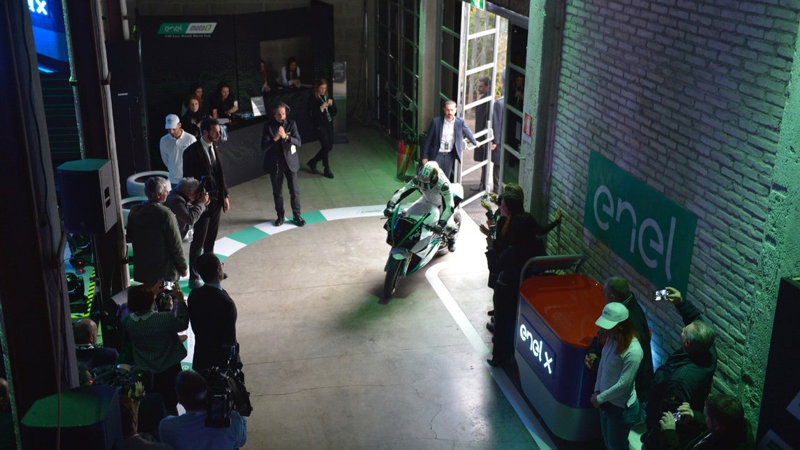 Capirossi prezinta Energica, motocicleta „verde” - energica ego corsa