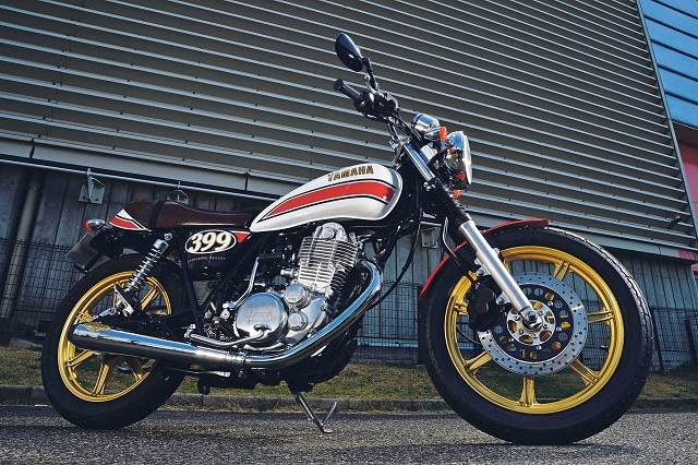 Motocicleta Yamaha XSR900