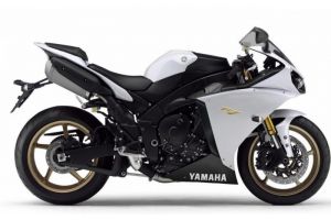 Noi zvonuri despre versiunea racing Yamaha R1 2015