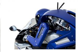 Tokyo Motor Show: Robotul-pilot de la Yamaha (nu, nu e vorba de Lorenzo)